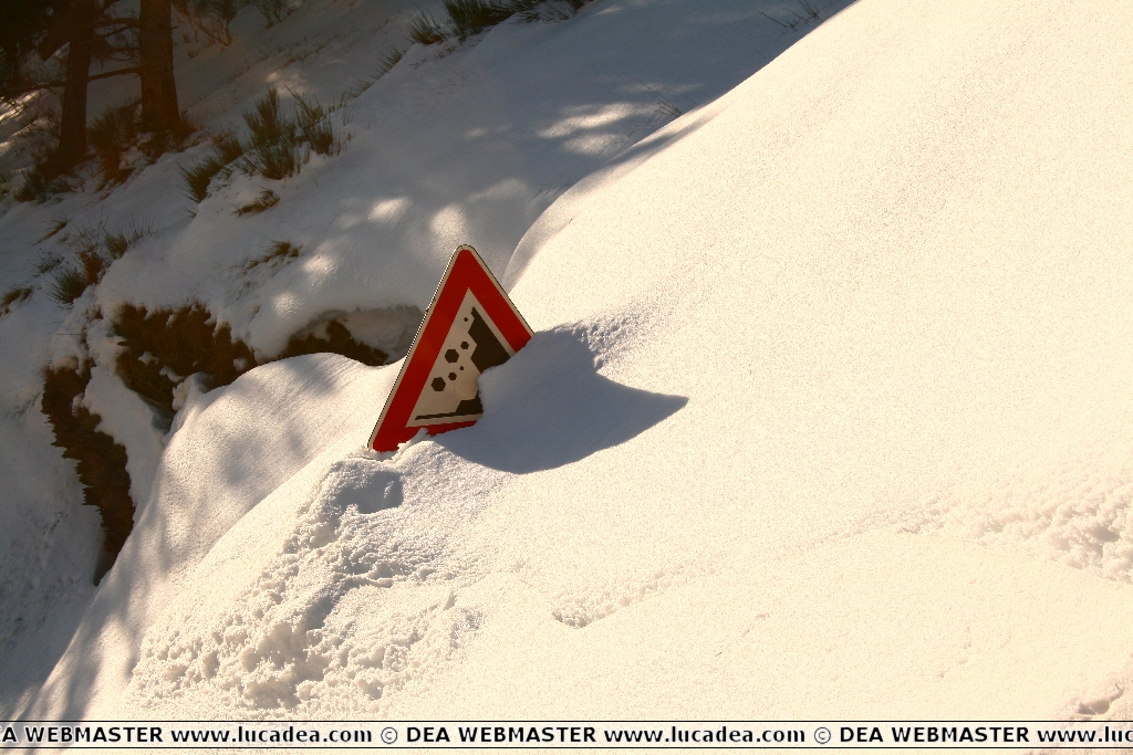 cartello con neve