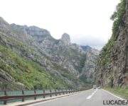 La strada in una gola bosniaca