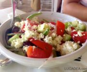 Una deliziosa e classica insalata greca