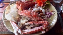 Granchio, gamberi, calamaro e pesce