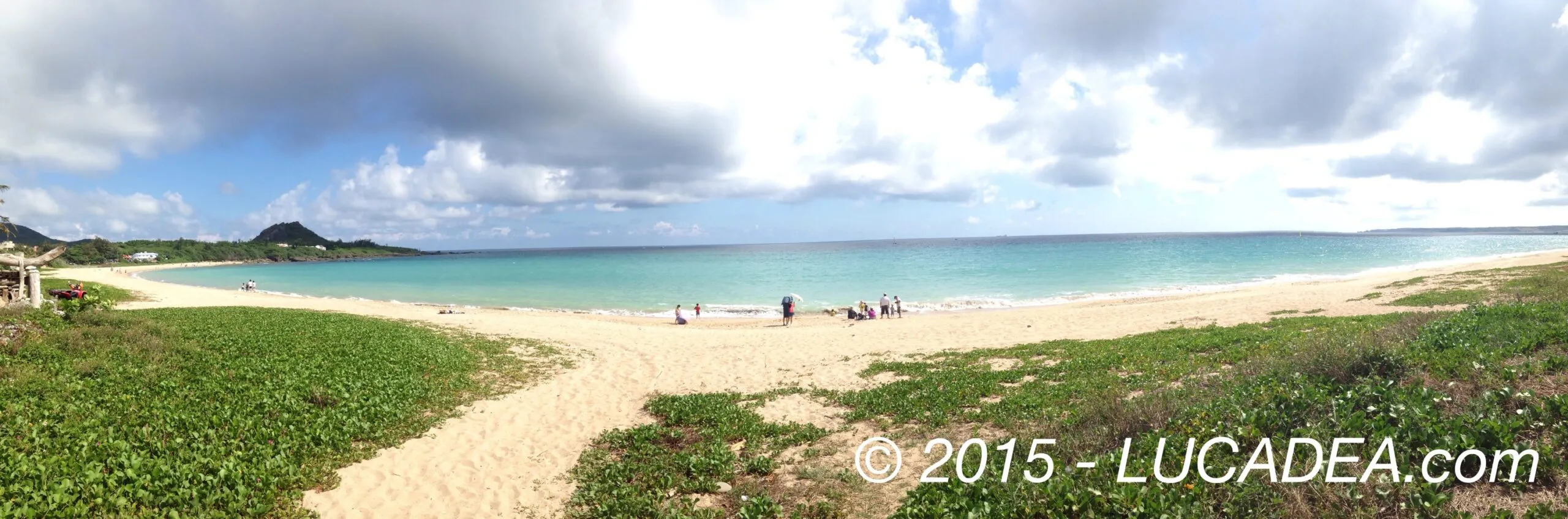 Kenting Beach in Taiwan with golden sand, clear sea and tropical vegetation along the coast