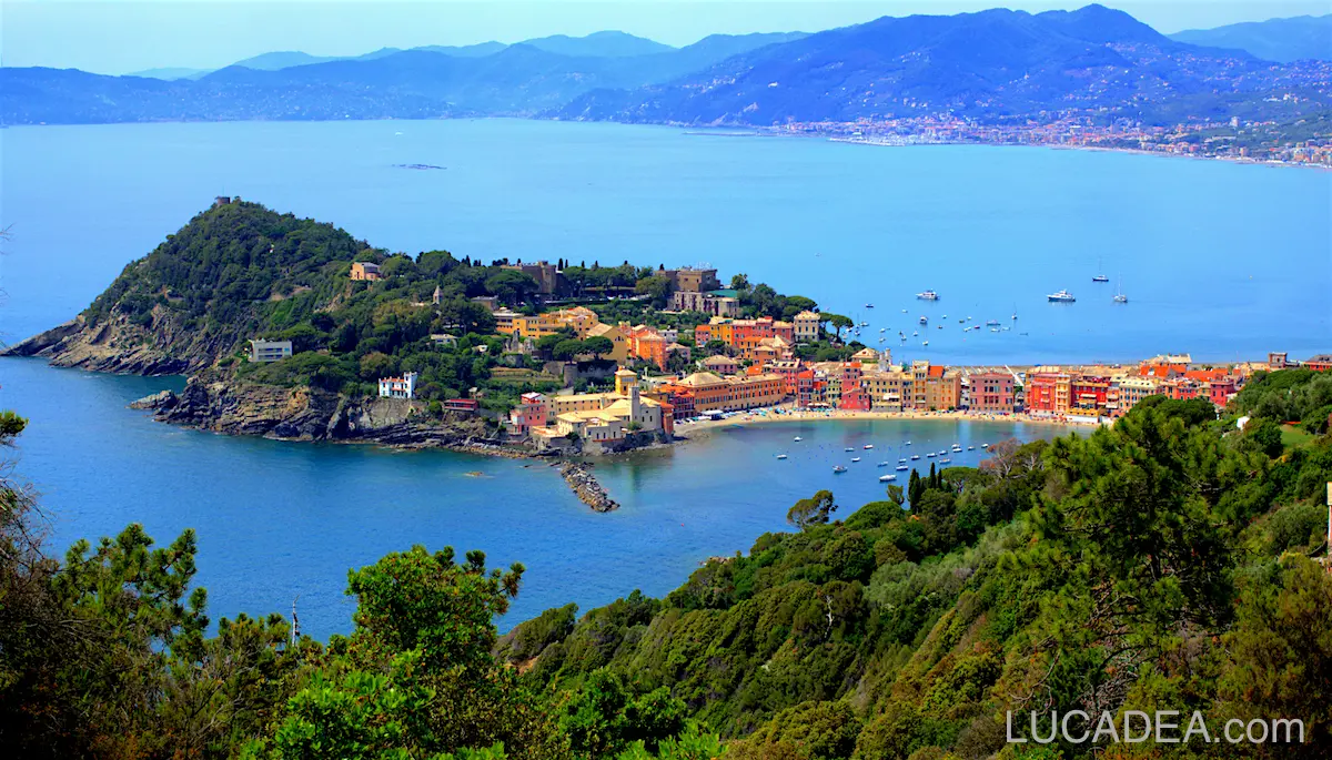 L'isola di Sestri Levante vista dalla Mandrella
