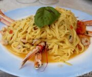 Tagliolini con scampi e gamberetti: dalla Puglia con amore