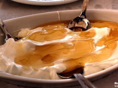 Dessert greco: yogurt e miele