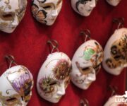 Souvenir da Venezia: maschere di porcellana