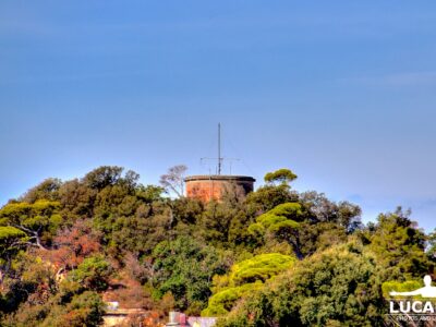 Torre Marconi a Sestri Levante vista dalla Baia del Silenzio