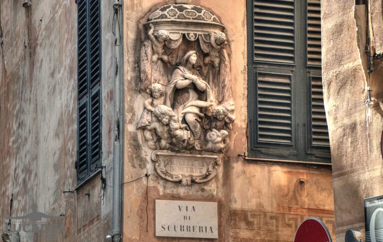 Edicola di via di Scurreria a Genova