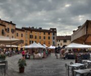 Piazza dell'Anfiteatro a Lucca