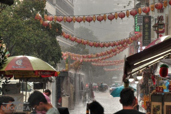 Singapore sotto la pioggia