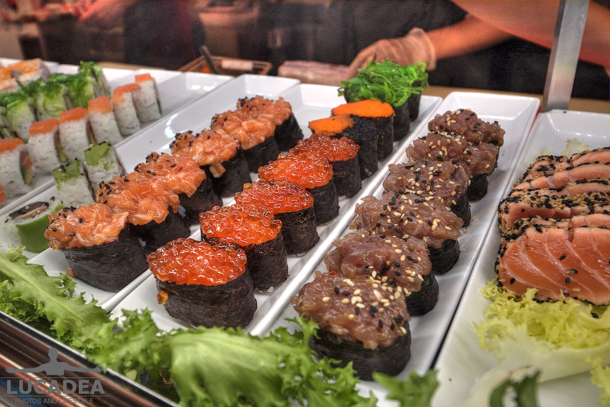 Vassoi di sushi a palma