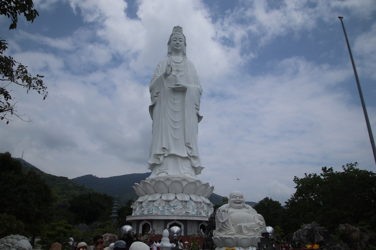 Statua Chùa Linh Ứng