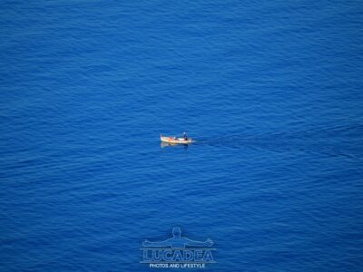 Barchetta nel mar Ligure