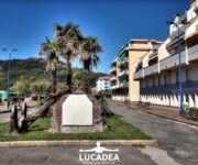 Il monumento ai caduti sulla passeggiata di Levante a Riva