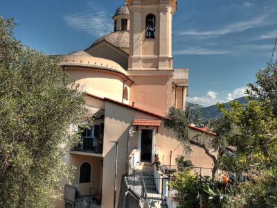 La chiesa di San Bartolomeo della Ginestra vista da dietro