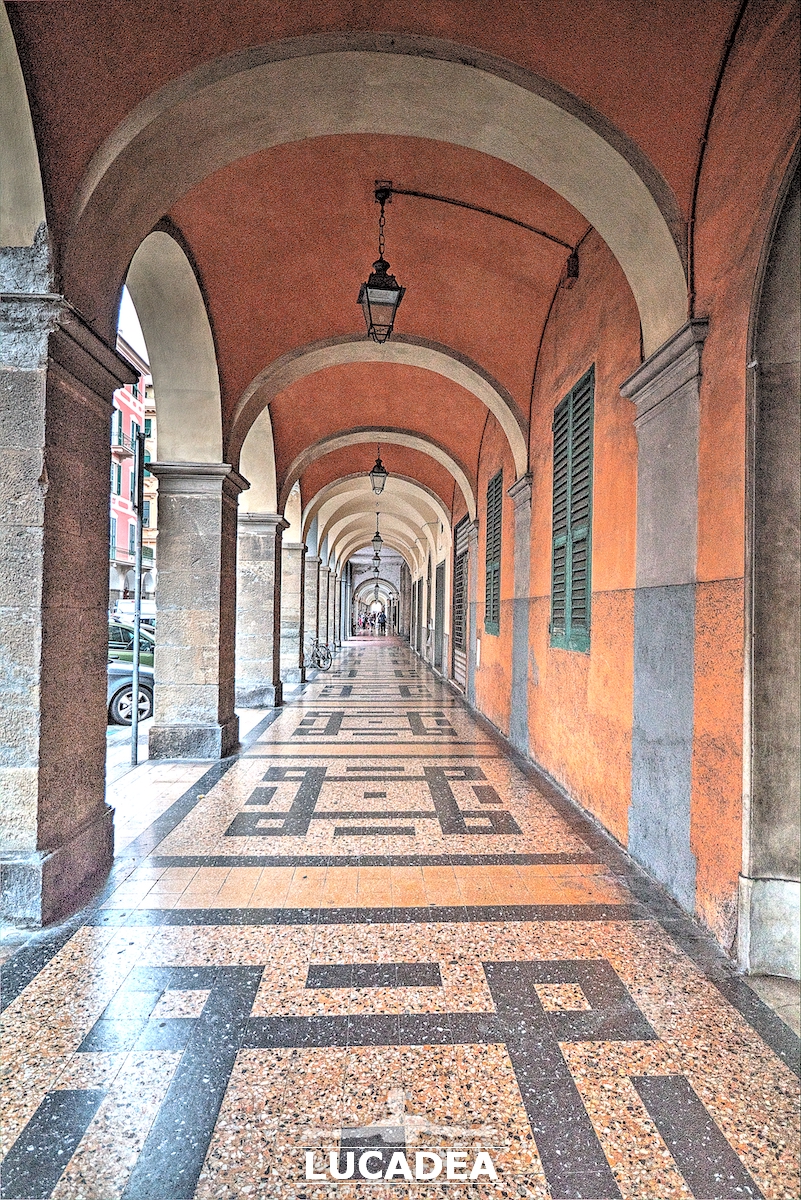 I portici di Corso Garibaldi in centro a Chiavari