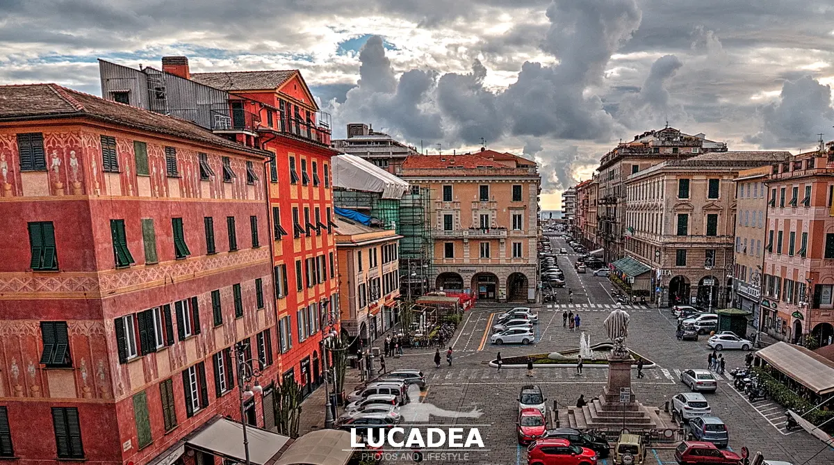 Piazza Matteotti dal parco di Villa Rocca a Chiavari