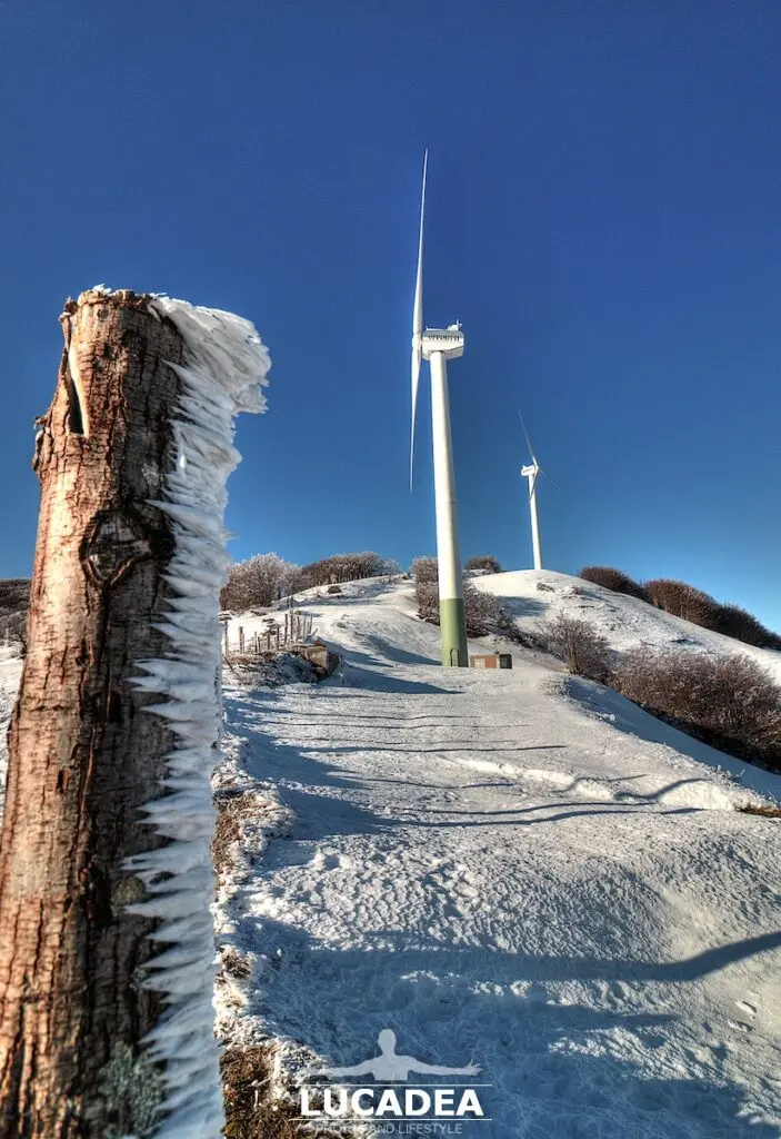 La neve ghiacciata rimasta a Centocroci