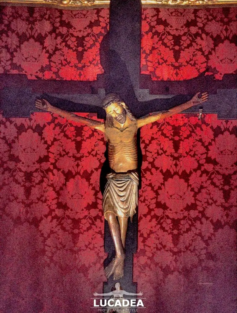 La statua del Cristo nella chiesa di Santa Maria di Nazareth