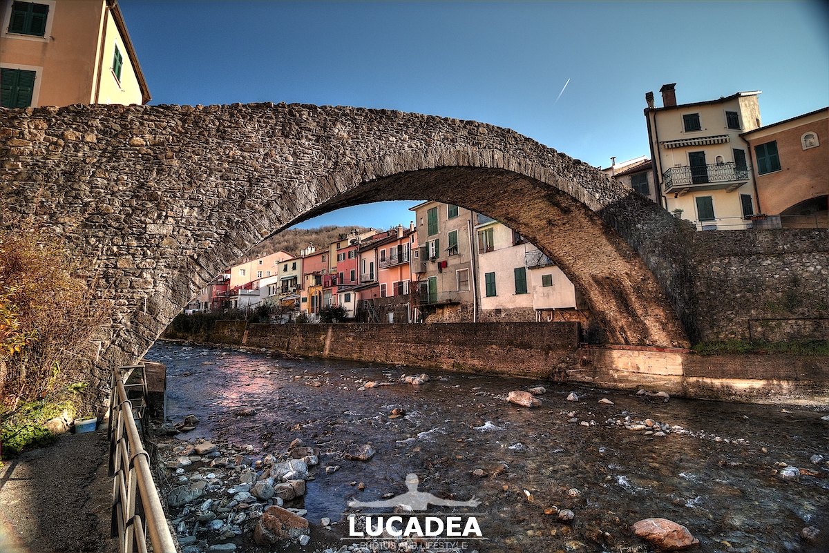Il ponte antico sul torrente Crovana a Varese Ligure