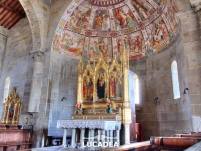 L'Altare Maggiore e l'Abside del Duomo di Fiesole (Firenze)