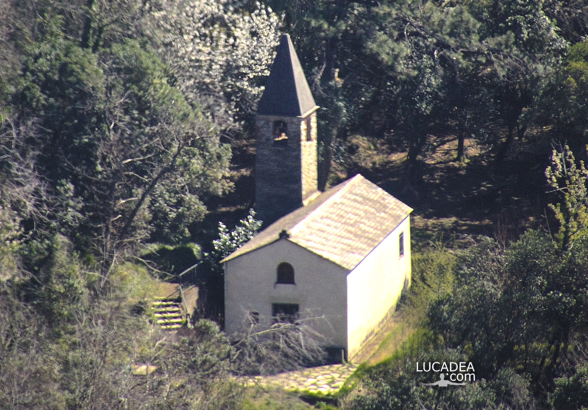 La chiesa di Sant’Eufemiano lungo il sentiero che dalla Selva va a Cavi Borgo