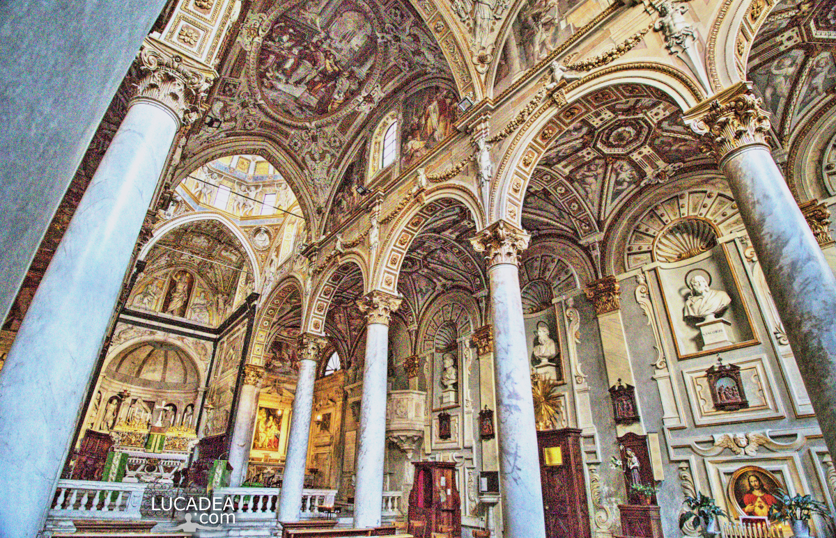 L'interno dell'Abbazia di San Matteo a Genova