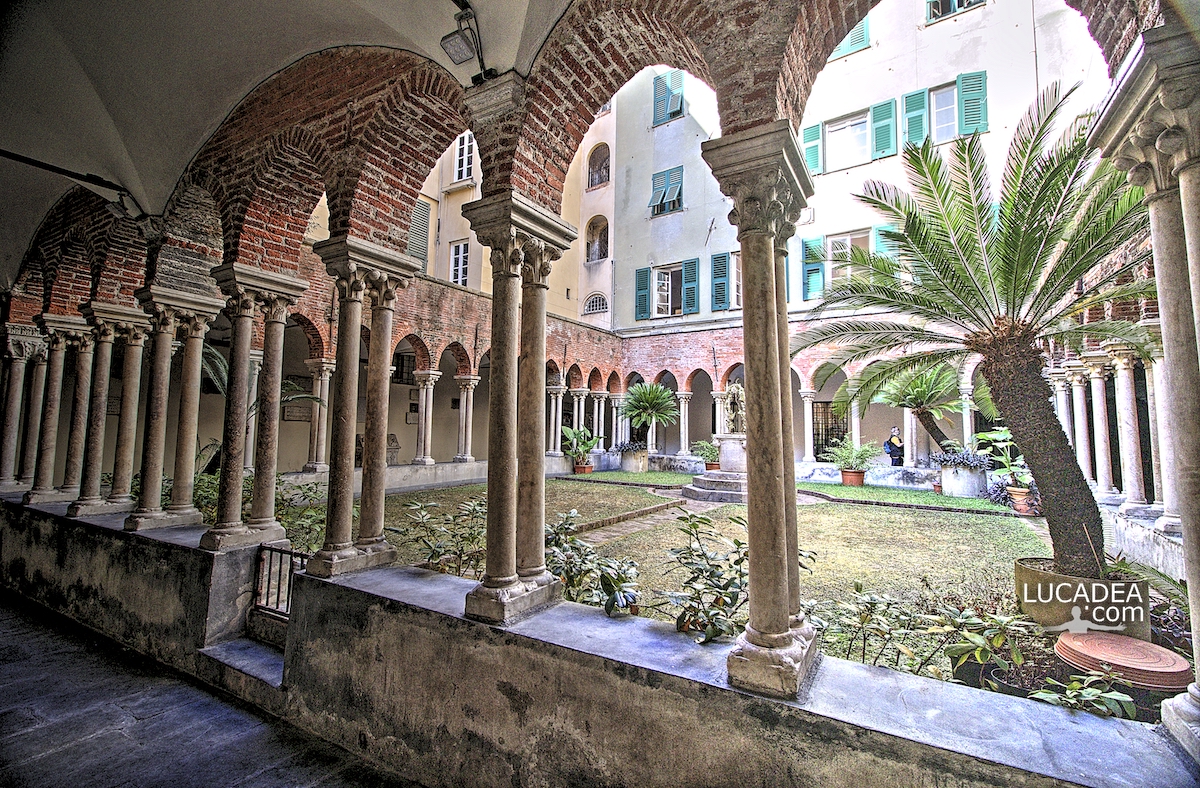 Il chiostro dell'Abbazia di San Matteo a Genova
