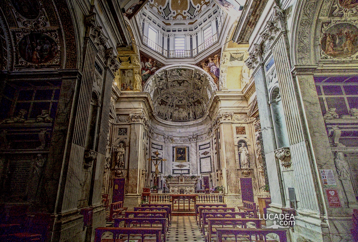 L’interno della Chiesa di San Pietro in Banchi a Genova