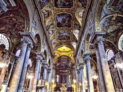L'interno della Basilica di Santa Maria delle Vigne a Genova