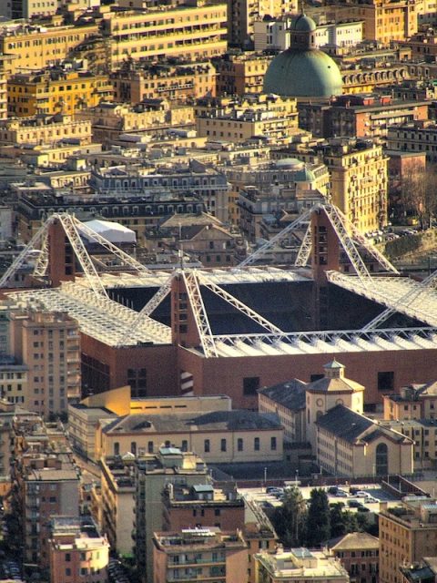 Lo stadio Luigi Ferraris di Genova dall'alto
