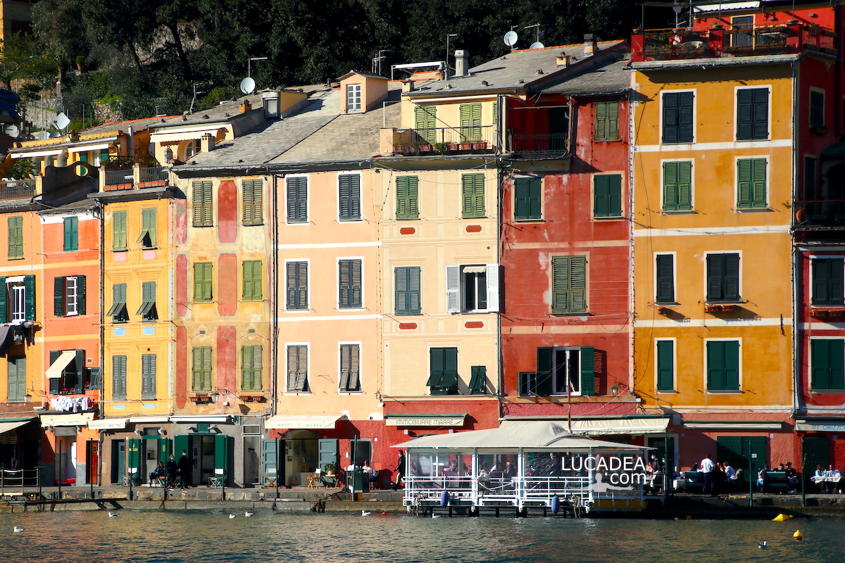 Le case affacciate sul mare a Portofino