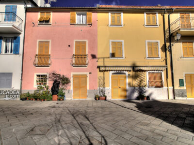Le facciate colorate delle case a Riva Trigoso