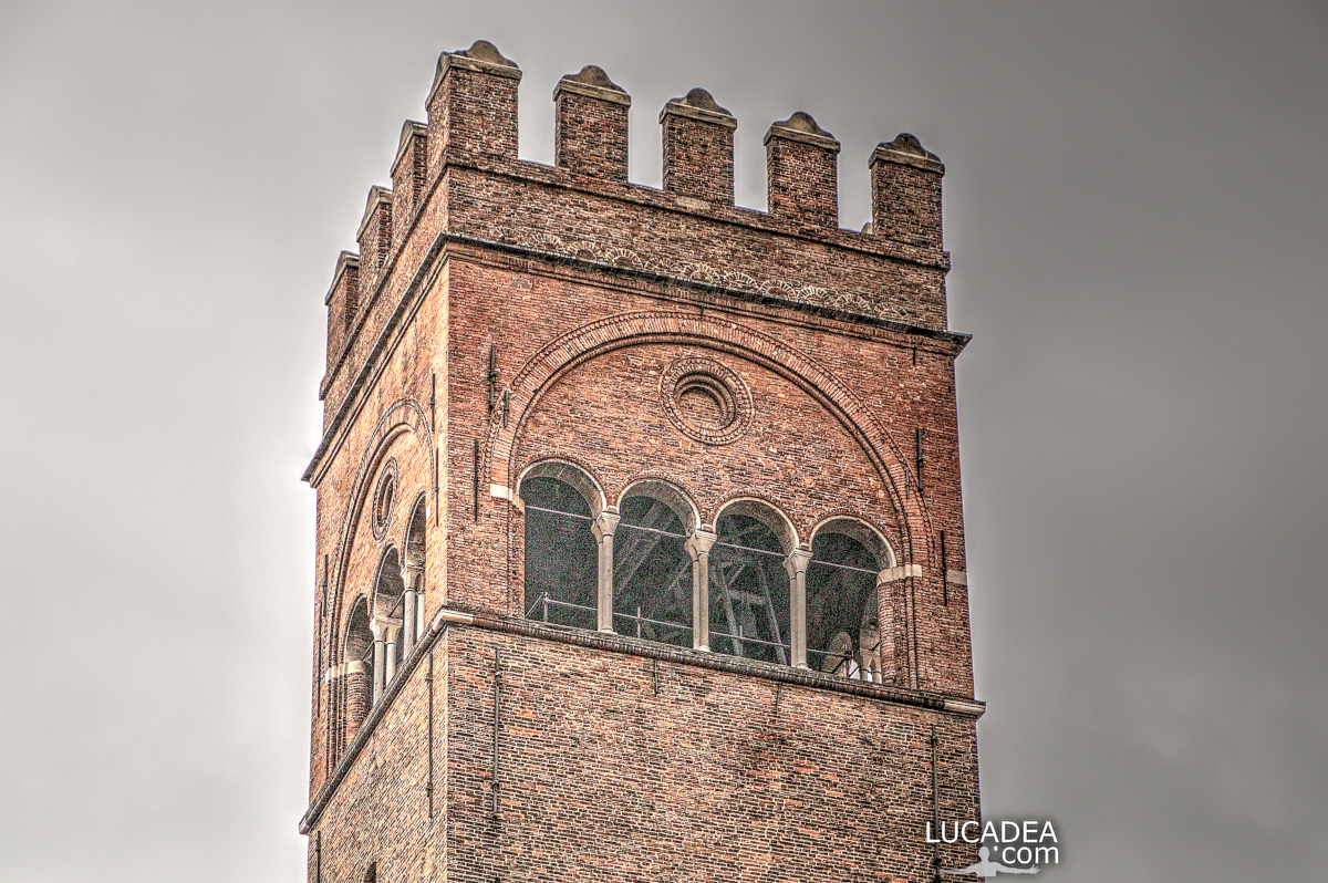 La torre del Palazzo Re Enzo a Bologna
