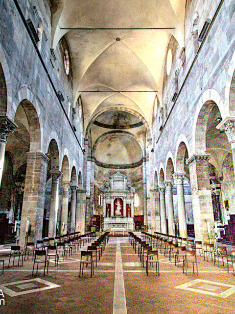 L'interno della chiesa di Santa Maria Foris Portam a Lucca