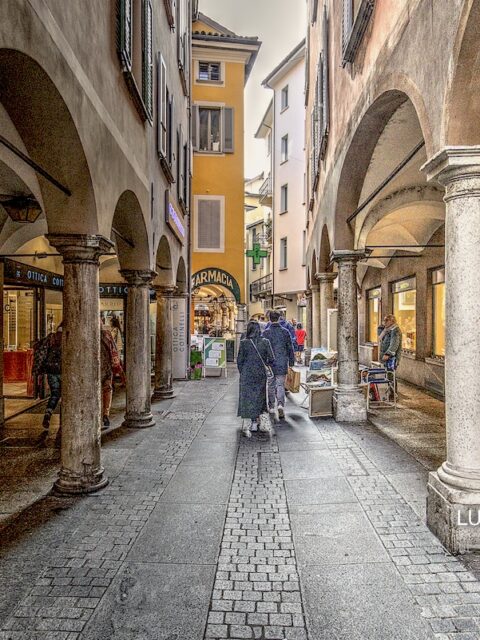 A passeggio nei vicoli del centro di Lugano