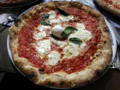 Pizza margherita della pizzeria Dal Presidente a Napoli