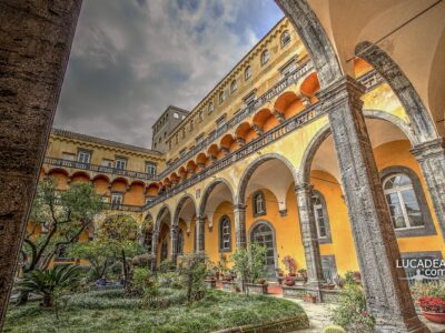 Il chiostro del complesso religioso di San Gregorio Armeno a Napoli