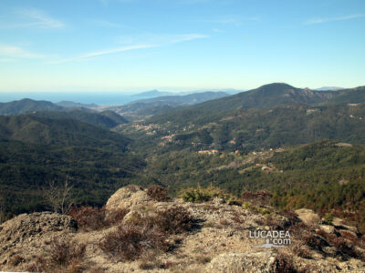 La vista sulla valle del Petronio dal Monte Groppi