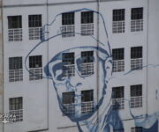 Un murale enorme su un casermone a Salvador de Bahia