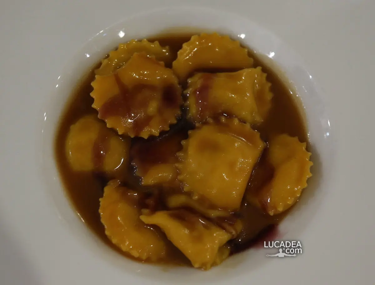 Agnolotti in ristretto di arrosto e lambrusco della trattoria Da Me a Bologna