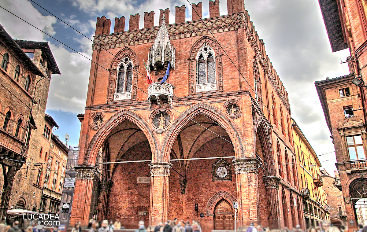 Il Palazzo della Mercanzia a Bologna