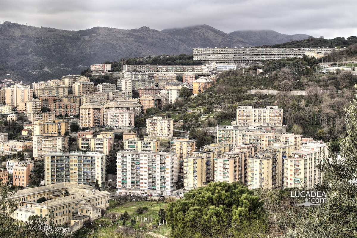 Le case alle spalle del quartiere di Marassi a Genova