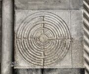Il labirinto scolpito sulla facciata del Duomo di Lucca