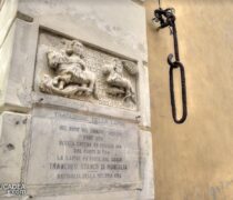 Le catene del porto di Pisa in ricordo della Meloria a Moneglia