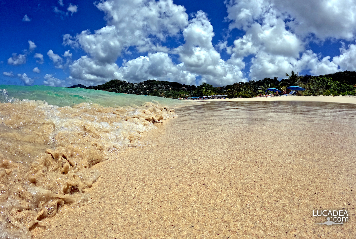 Mare da sogno: l’acqua cristallina di Grand Anse a Grenada nei Caraibi