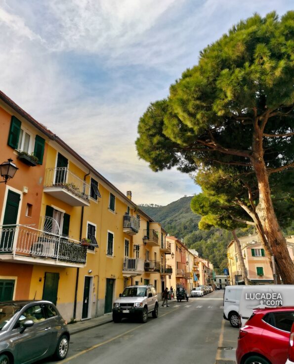 Le case colorate in via Brin a Riva Trigoso