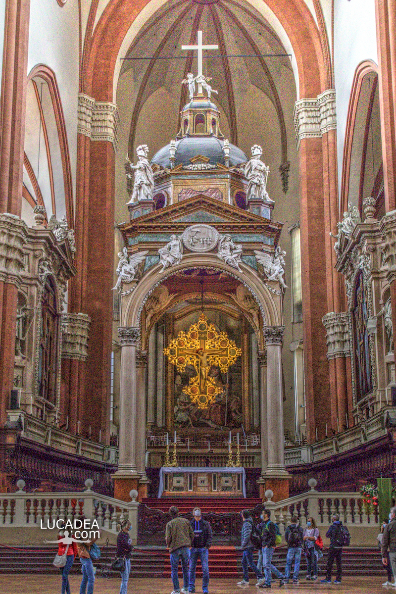 L’altare maggiore della Basilica di San Petronio a Bologna