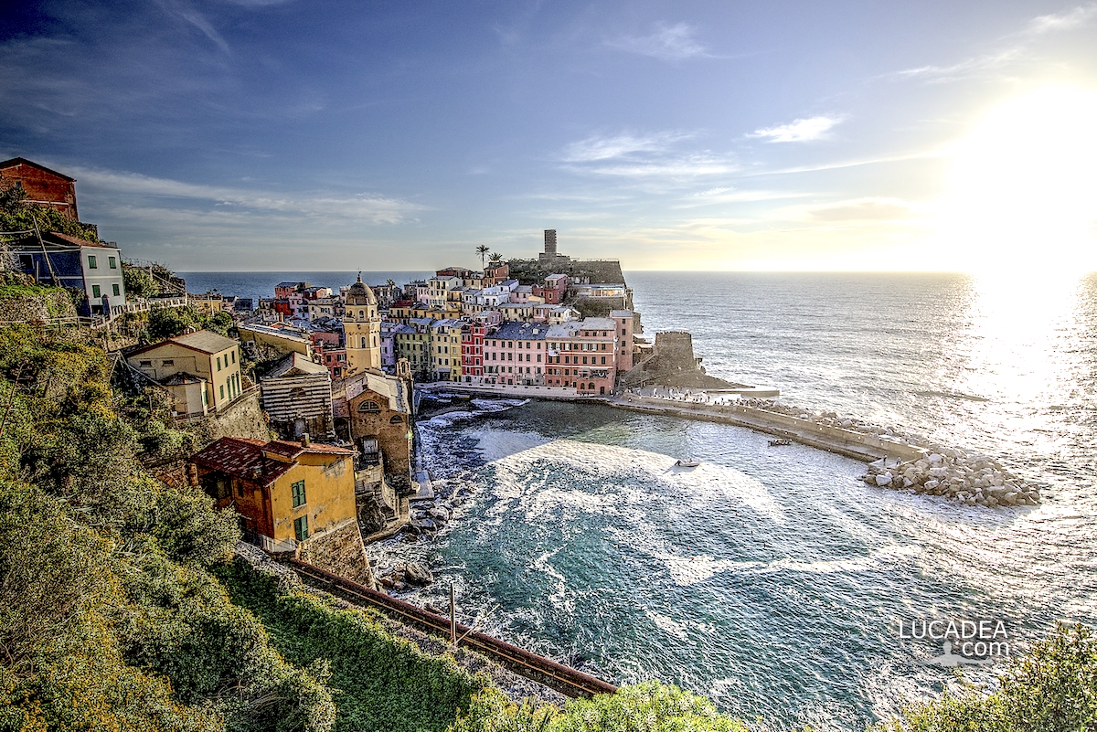 L’iconica vista di Vernazza perla delle Cinque Terre di Liguria