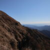 La vista, molto in lontananza, di Sestri Levante dal Monte Caucaso