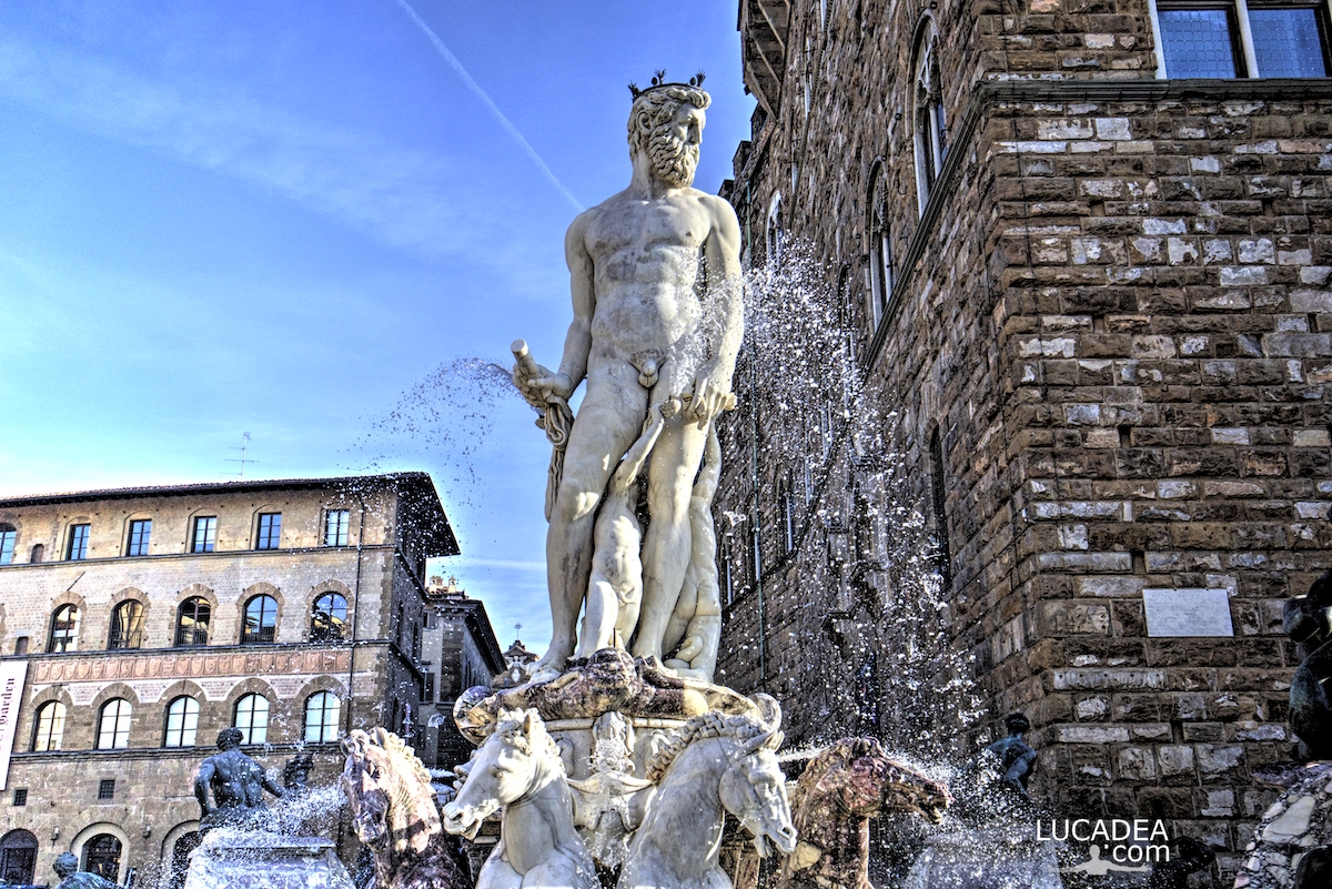 La fontana del Nettuno in piazza della Signoria a Firenze